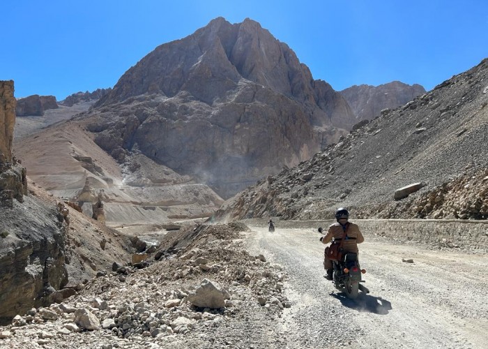 17 Szutrowe drogi w Himalajach
